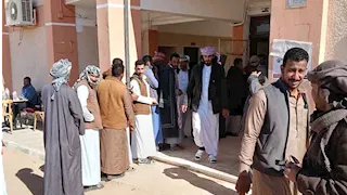 بالصور- إقبال كبير من شباب القبائل على لجان الانتخابات في الوادي الجديد