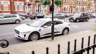لأول مرة.. بريطانيا تفرض رسوم ازدحام على السيارات الكهربائية