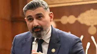 تعديلات الضريبة العقارية.. ياسر جلال يُطالب بعدم الحجز على المعاش -(فيديو)