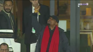 "احتفال خاص".. صامويل إيتو يخطف الأضواء في مباراة جنوب أفريقيا والكاميرون