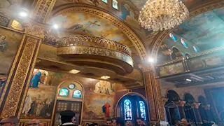 أنوار العيد تعانق الجبال.. كنائس جنوب سيناء تتزين لاستقبال قداس القيامة