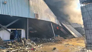  ارتفاع مصابي حريق مصنع أكتوبر إلى 16 شخصًا