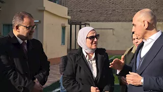 مدير تعليم القاهرة تفتتح ملعب مدرسة العبور الرسمية للغات بروض الفرج