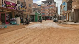 بالصور- الوادي الجديد تبدأ رصف الطرق بالأحياء القديمة في الخارجة