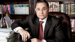 رسميًا.. "الصحفيين" تشطب عبدالرحيم علي وتحمّله وابنته سلامة المعتصمين  