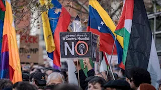 مظاهرات في إسبانيا مع وضد التدخل العسكري الأميركي بفنزويلا