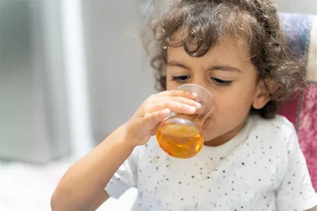 شاي ورق السدر للأطفال.. هل يقي من نزلات البرد ويعالج السعال؟