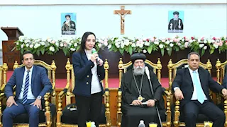 بالصور- محافظ البحيرة تقدم التهنئة للأنبا إيلاريون بمناسبة عيد الميلاد 