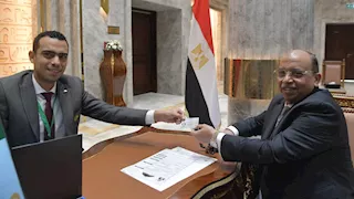 اللواء محمود شعراوي يتسلم كارنيه عضوية مجلس النواب