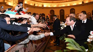 الرئاسة تنشر صور الاستقبال الحافل للرئيس السيسي بكاتدرائية "ميلاد المسيح"