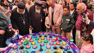 مطران بورسعيد يشارك أطفال وشباب كنيسة الأنبا بيشوي احتفال عيد الميلاد -فيديو وصور 