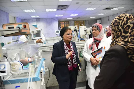 نائب وزير الصحة تزور مستشفى الجلاء وتبحث تعزيز خدمات تنمية الأسرة