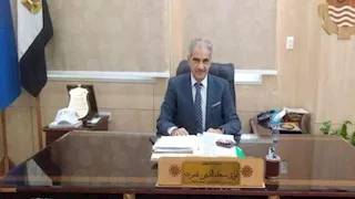 بالصور- رئيس جامعة أسوان يهنئ الأخوة المسيحيين بعيد الميلاد المجيد