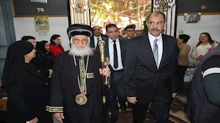 محافظ سوهاج يهنئ الأقباط بعيد الميلاد في كنائس ومطرانيات المحافظة