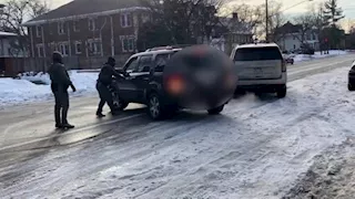 فيديو.. لحظة مقتل امرأة على يد عملاء الهجرة بأمريكا.. وشهود: غير مبرر