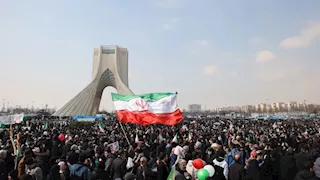 من جفاف الأنهار إلى فراغ الجيوب ... كيف تحولت الأزمات المعيشية لتهديد سياسي في إيران؟