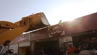 نائب محافظ أسوان يقود حملة لإزالة الإشغالات العشوائية بمنطقة السيل