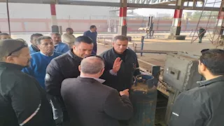 السكرتير المساعد لمحافظ الدقهلية يفاجئ محطة تعبئة الغاز للتأكد من الأوزان