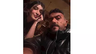 "الأعلى أجرا وصل".. أحمد العوضي ينشر صورًا مع سارة بركة من كواليس "علي كلاي"