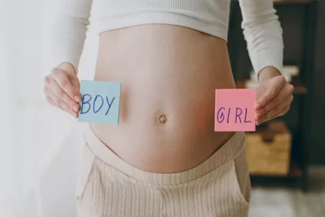 هل المرأة لها دخل في تحديد نوع الجنين؟- طبيب يجيب "فيديو"