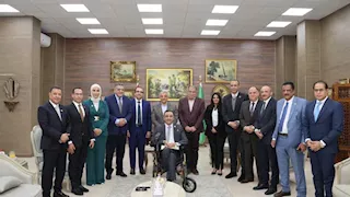 محافظ الإسماعيلية للنواب الجدد: "العمل الجماعي" طريقنا لخدمة المواطن