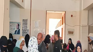 قافلة طبية تعالج 400 مواطن بالمجان في "درب الأربعين" بالوادي الجديد