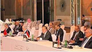 محافظ المركزي المصري يؤكد أهمية الحفاظ على استقلالية البنوك المركزية