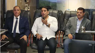 بالصور- تعويم باخرة تعرضت للشحوط في مجرى النيل ببني سويف