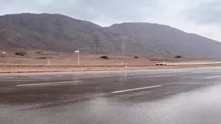 بالصور- أمطار غزيرة تضرب طابا ومحافظ جنوب سيناء يعلن الطوارئ