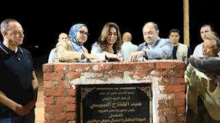 بالصور- وزيرة التنمية المحلية تضع حجر أساس مجمع التمور في الوادي الجديد