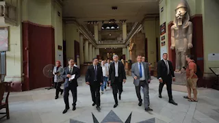 وزير السياحة والآثار يتفقد مستجدات أعمال تطوير المتحف المصري بالتحرير 
