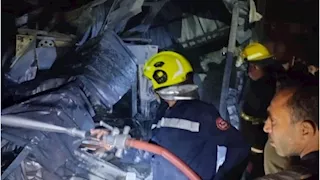 السيطرة على حريق مصنع لتقطيع الإسفنج في الخانكة- صور