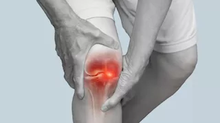 طريقة بسيطة قد تساعدك على تخفيف ألم الركبة دون أدوية 