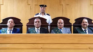 أغراها بثمار النبق.. المشدد 7 سنوات لعامل اعتدى على طفلة بالخارجة