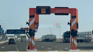 بوابة خاصة لاستقبال المواطنين احتفالا بمهرجان الجونة في مدخل الغردقة