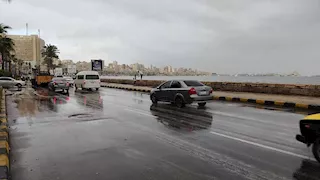 أمطار غزيرة تضرب وسط الإسكندرية  قبل نوة رياح الصليب الثانية -صور