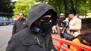 محاكمة موظف استغل العمل عن بعد في 5 وظائف وجمع 350 ألف جنيه إسترليني