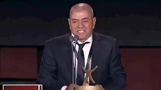 مدير التصوير يمنح تكريم مهرجان الجونة السينمائي لمشرف الإضاءة حسن السيد 