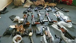 ضبط 52 قطعة سلاح آلي و1700 طلقة داخل 6 حقائب بقطار في نجع حمادي