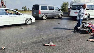تريلا تنهي حياة شاب وتصيب اثنين وتفر هاربة على الطريق الزراعي بالمنوفية -صور