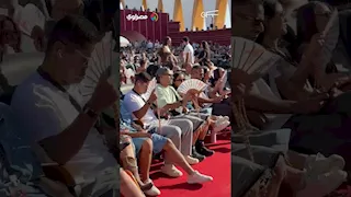 "مش هعرف أعيش من غيره".. أحمد داوود يمازح المصورين بسبب بطاقة المهرجان