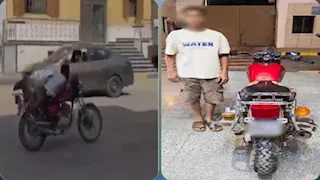  ضبط طالب أدى حركات خطرة بدراجة نارية في الأقصر | فيديو 