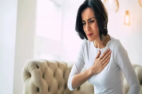 أعراض تبدو عادية.. لكنها قد تكشف أمراض القلب لدى السيدات