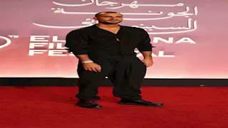 محمد الشرنوبي بإطلالة سوداء أنيقة في ثالث أيام مهرجان الجونة 
