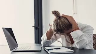 3 أسباب شائعة لـ آلام الرقبة المتكررة 