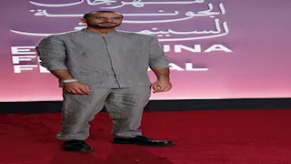بإطلالة أنيقة محمد الشرنوبي يظهر على الريد كاربت خامس أيام مهرجان الجونة