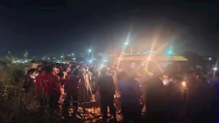 انتشال جثامين العروسين وشقيقة العروس ضحايا انقلاب سيارة زفة بترعة سوهاج -فيديو وصور 