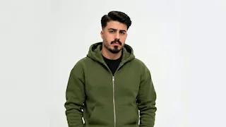    "نلبس إيه؟".. خبير الموضة مرتضى محمد يكشف أسرار تنسيق الملابس مع تقلبات الجو