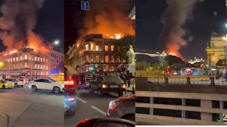 حريق يلتهم قصرًا تاريخيًا في مدينة سان بطرسبرج الروسية
