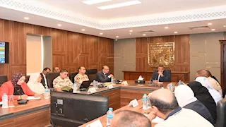محافظ جنوب سيناء يستعرض خطة التنمية الشاملة بأبورديس وتوطين مليون مواطن